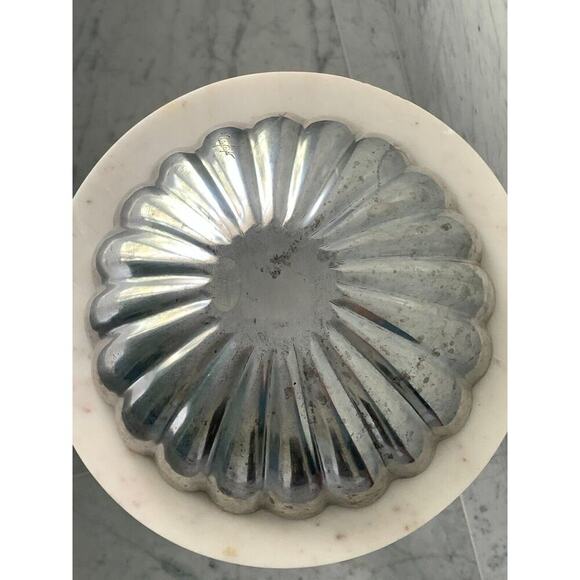 JULIA KNIGHT Peony 8.5” Round Bowl Buttercream Mother of Pearl Scalloped VGUC - Picture 3 of 11